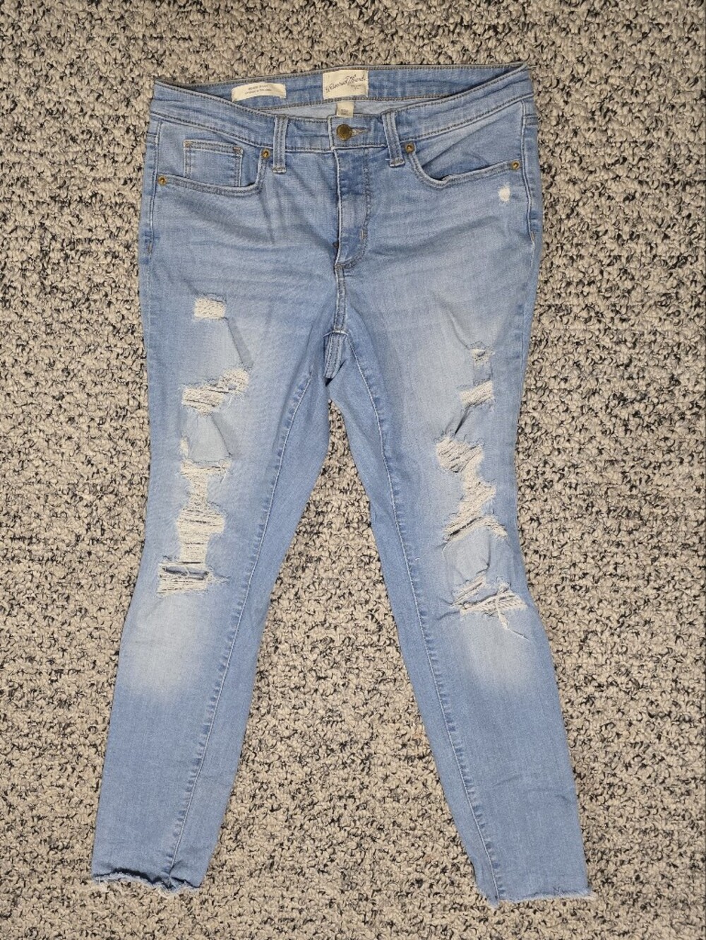 Universal Thread Light Blue Distressed Skinny Jeans